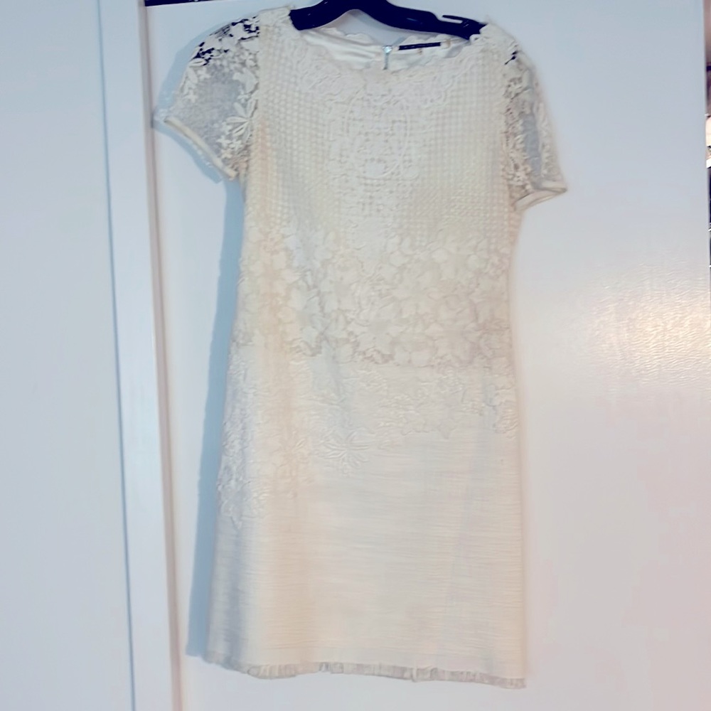 Beautifully detailed, fitted and lined dress -cotton w/ silk lace overlay. Size4